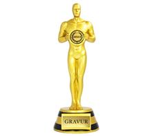 Award: Moderner Award auf schwarzem Marmorsockel.