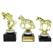 Figuren-Trophäe inkl. Figur: Goldene Kunsstoff-Figuren in verschiedenen Sportarten auf beigem Marmorsoc