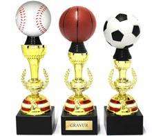 Trophäe inkl. Multi Sport: Trophäe inkl. plastischem Ball/Kugel ihrer Wahl.