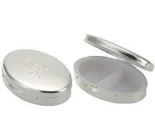 Pillendose versilbert oval: Ovale versilberte Pillendose ca. 4x6cm innen 2-geteilt. Gravur am Deckel :