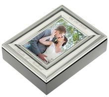 Fotobox vs 10x15: Fotobox aus Holz mit versilbertem Rahmen. Hoch-od. Querformat - Gravur o