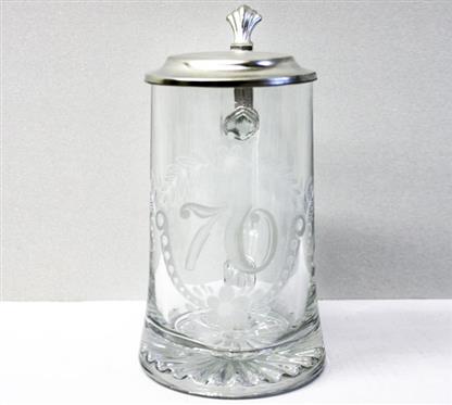 Glaskrug 70er: Glaskrug mit Motiv "70" und Zinndeckel. Gravur auf Zinndeckel möglich!