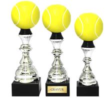 Trophäe inkl. "Tennisball": Trophäe inkl. "Schleife" und plastischem "Tennisball".