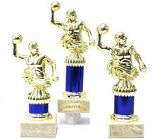 Trophäe inkl. Figur Wasserball "F058": Trophäe inkl. plastischer, goldener Figur "Wasserball".