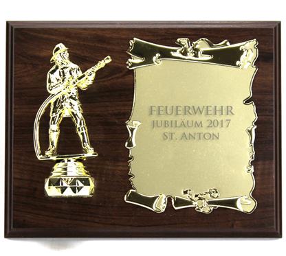 Holzschild "FEUERWEHR": Braunes Holzschild 25x20cm zum Hängen oder Stellen mit Figur "FEUERWEHRM